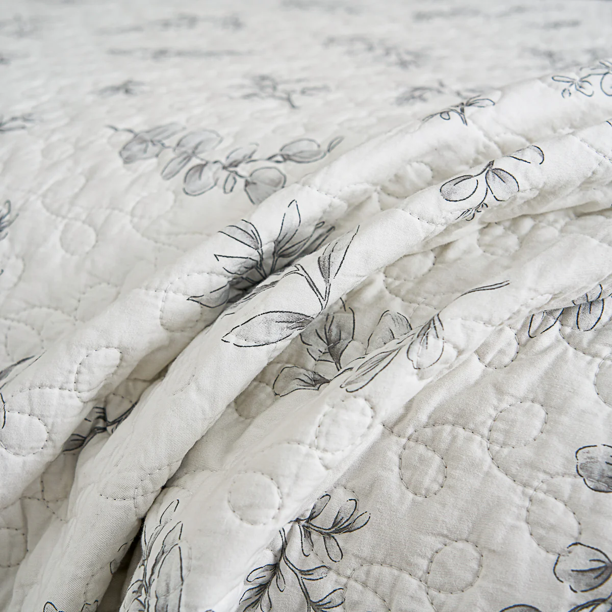 Joanny Floral Cotton Quilt Set - Image 11